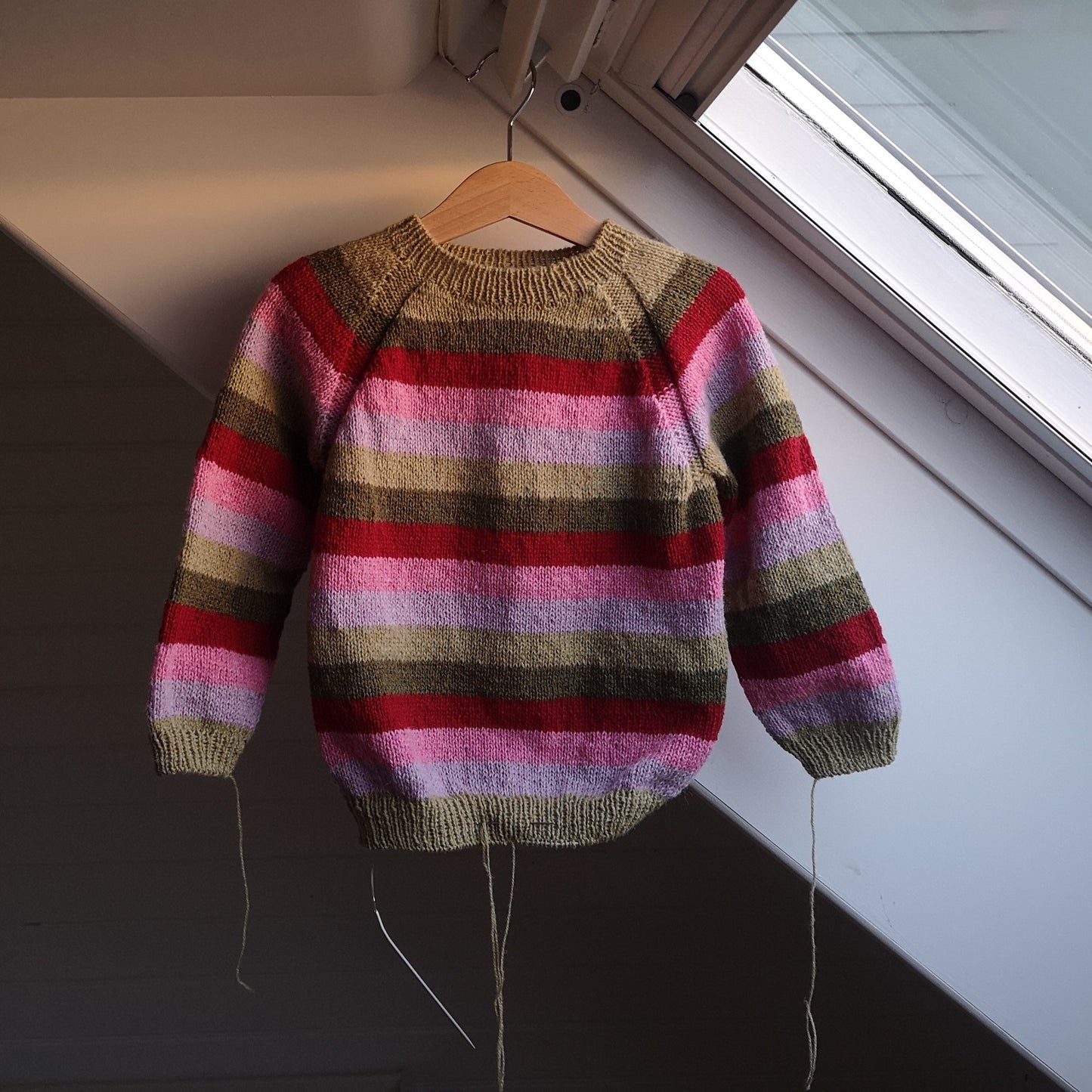 Gøyal stripegenser strikkeoppskrift