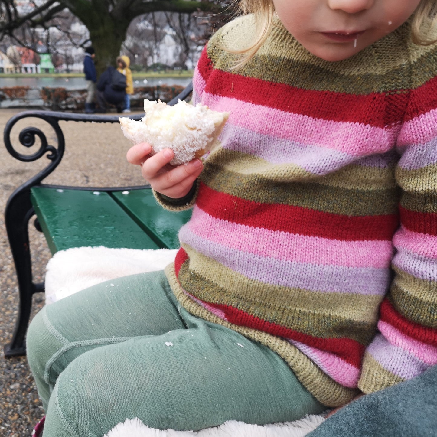 Gøyal stripegenser strikkeoppskrift